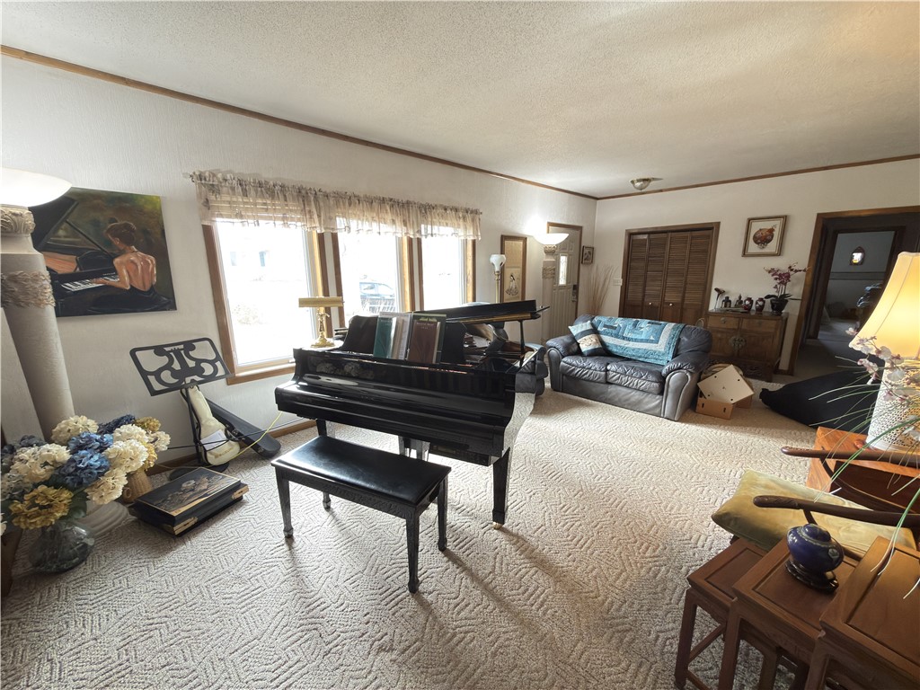 510 Maple Street W Property Photo 14