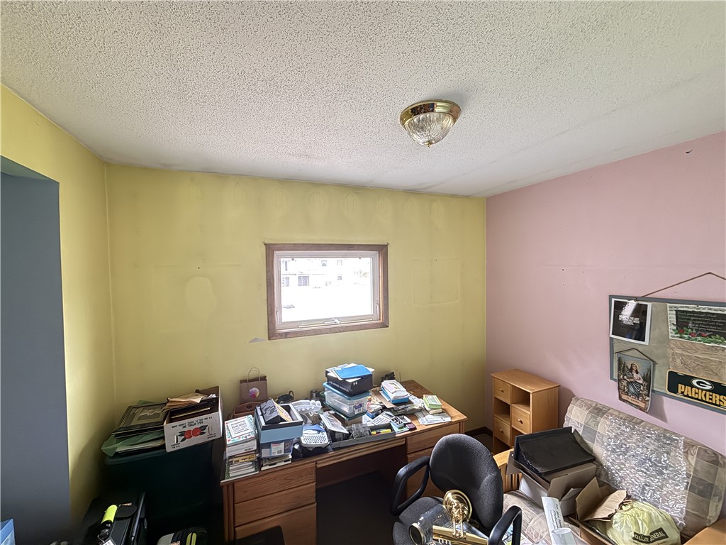 510 Maple Street W Property Photo 28