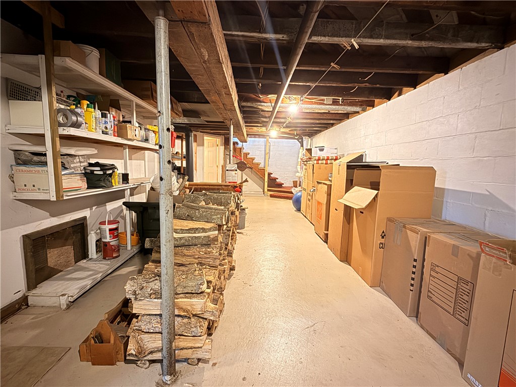 510 Maple Street W Property Photo 35