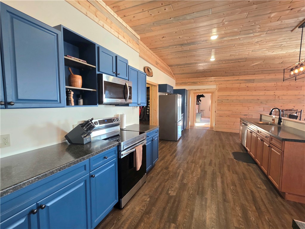566 W Us Highway 63 Property Photo 8