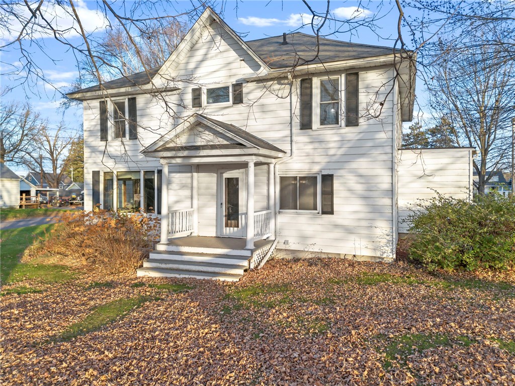 1045 Grove Street Property Photo 2