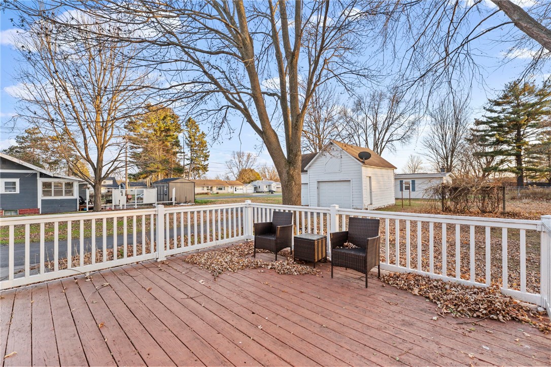 1045 Grove Street Property Photo 3
