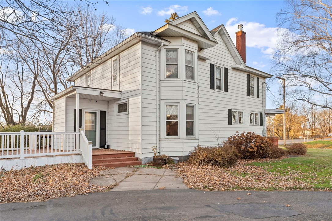 1045 Grove Street Property Photo 4