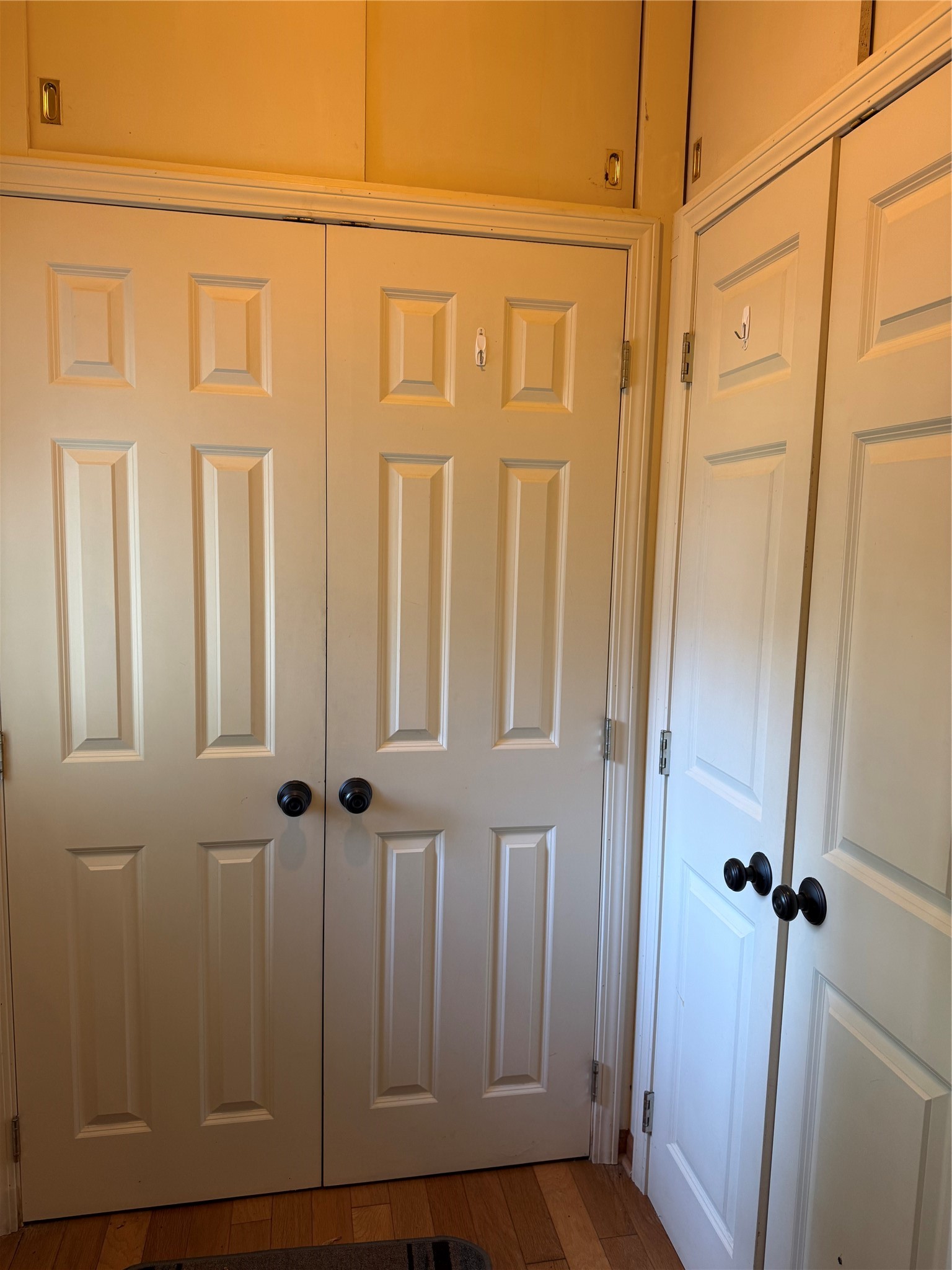 1045 Grove Street Property Photo 5