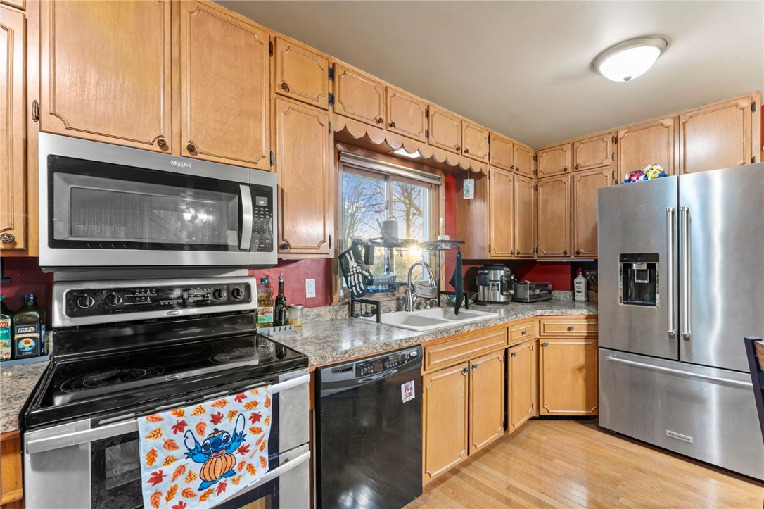 1045 Grove Street Property Photo 6