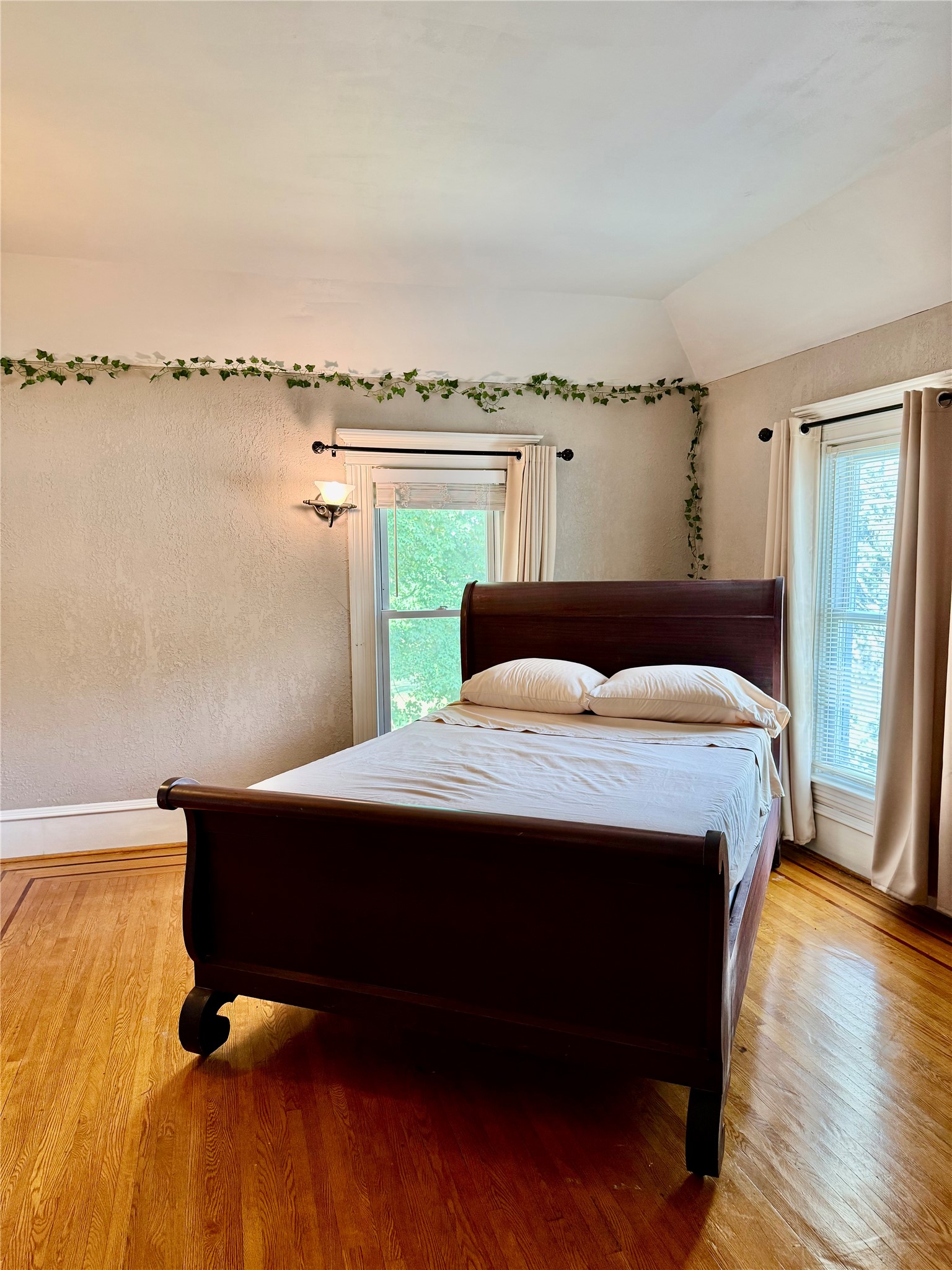 1045 Grove Street Property Photo 20