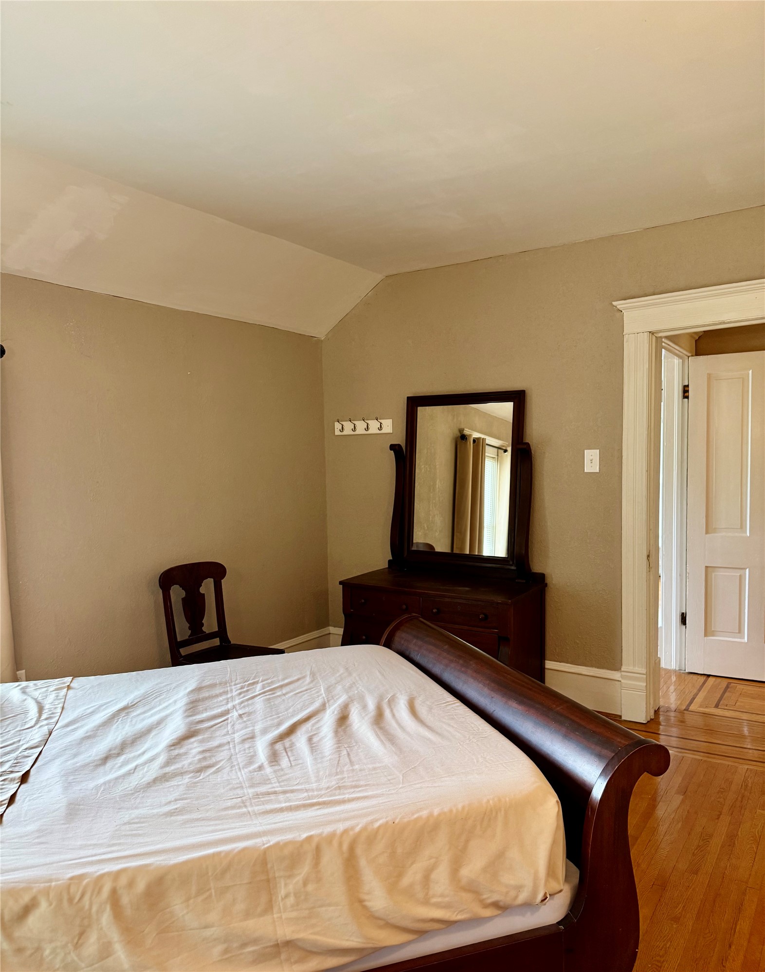 1045 Grove Street Property Photo 21