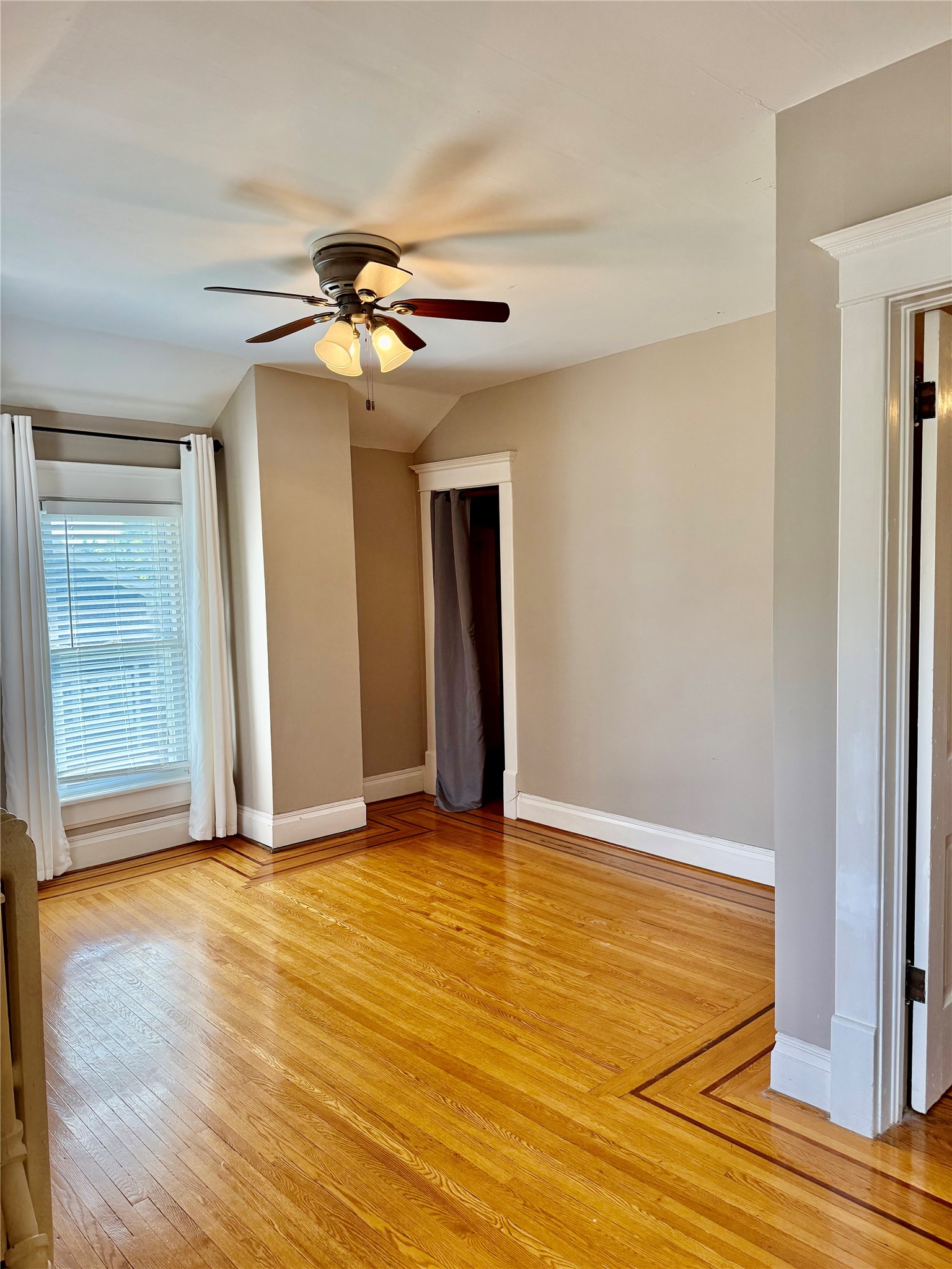 1045 Grove Street Property Photo 22