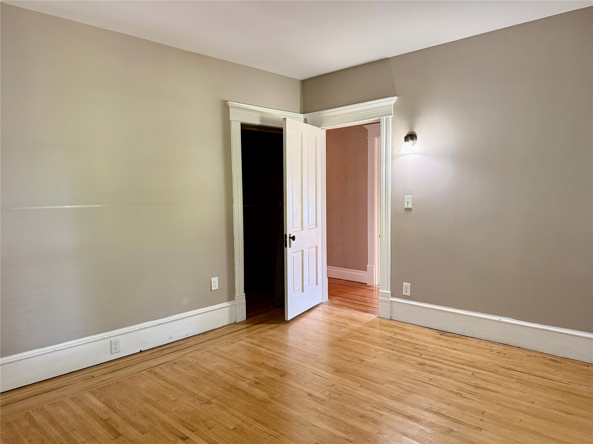1045 Grove Street Property Photo 26