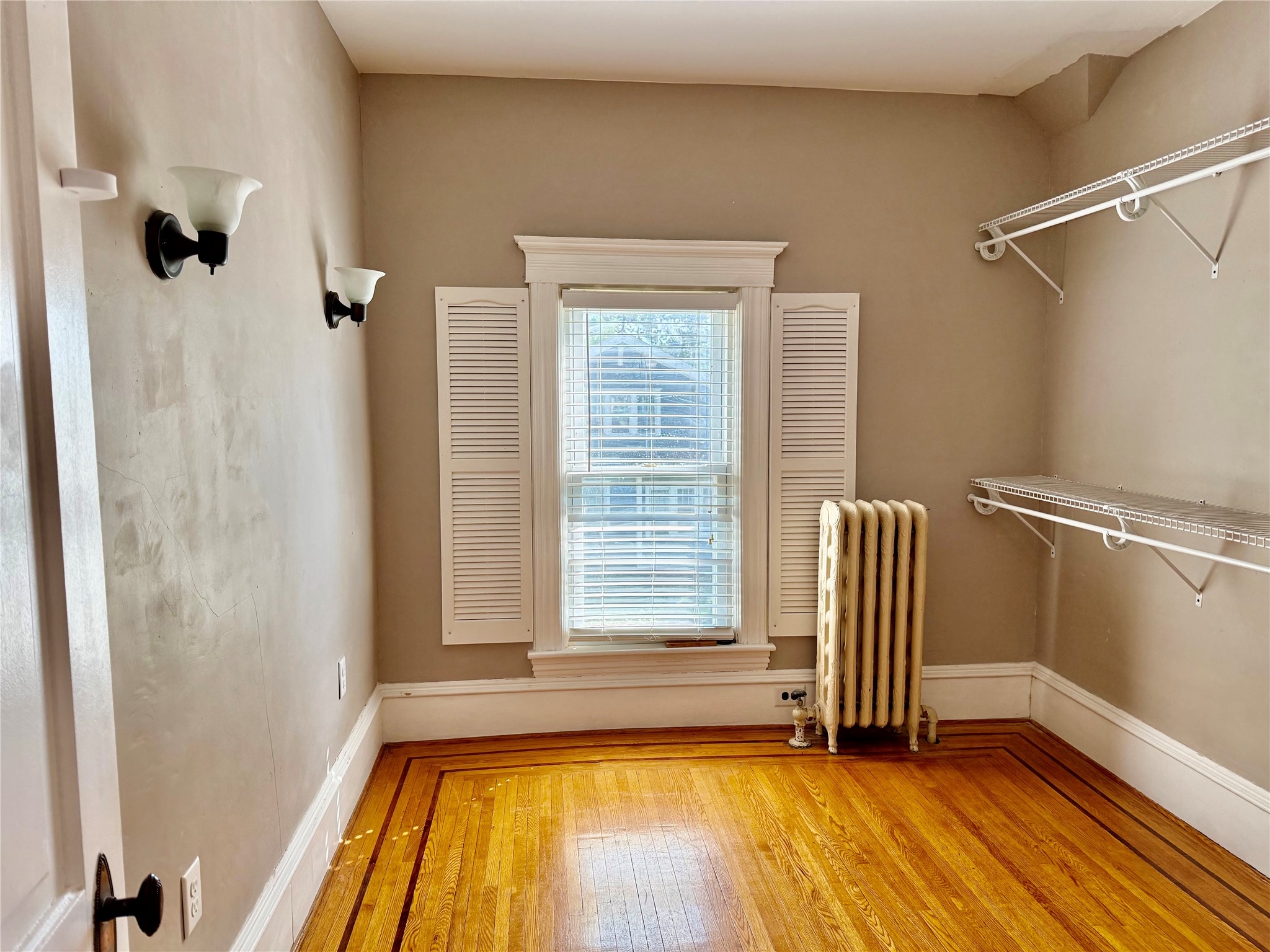 1045 Grove Street Property Photo 28