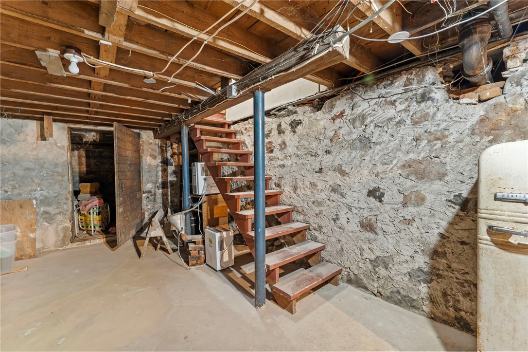 1045 Grove Street Property Photo 31