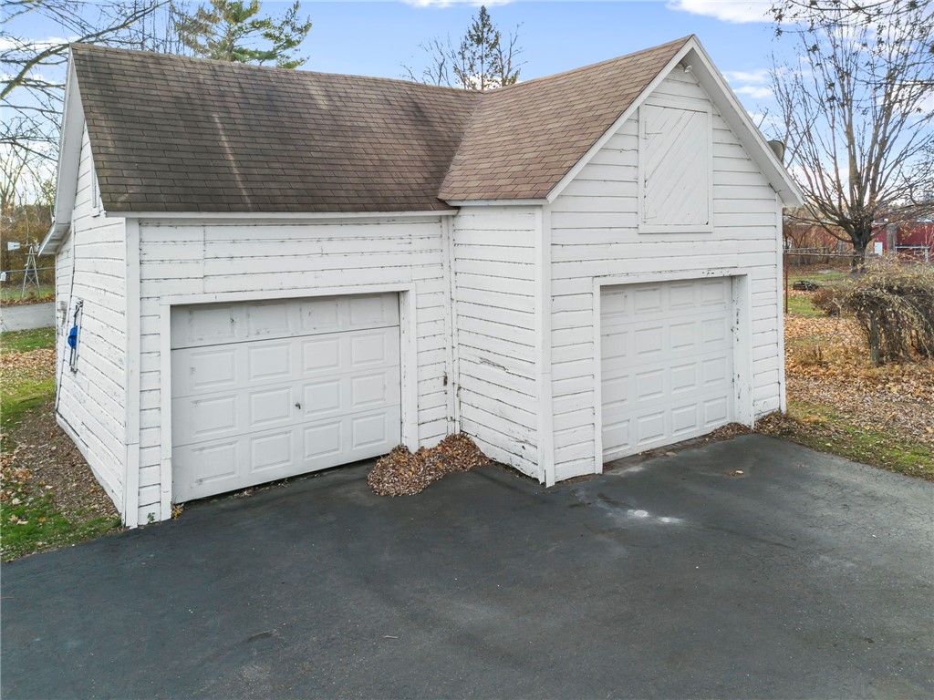 1045 Grove Street Property Photo 34