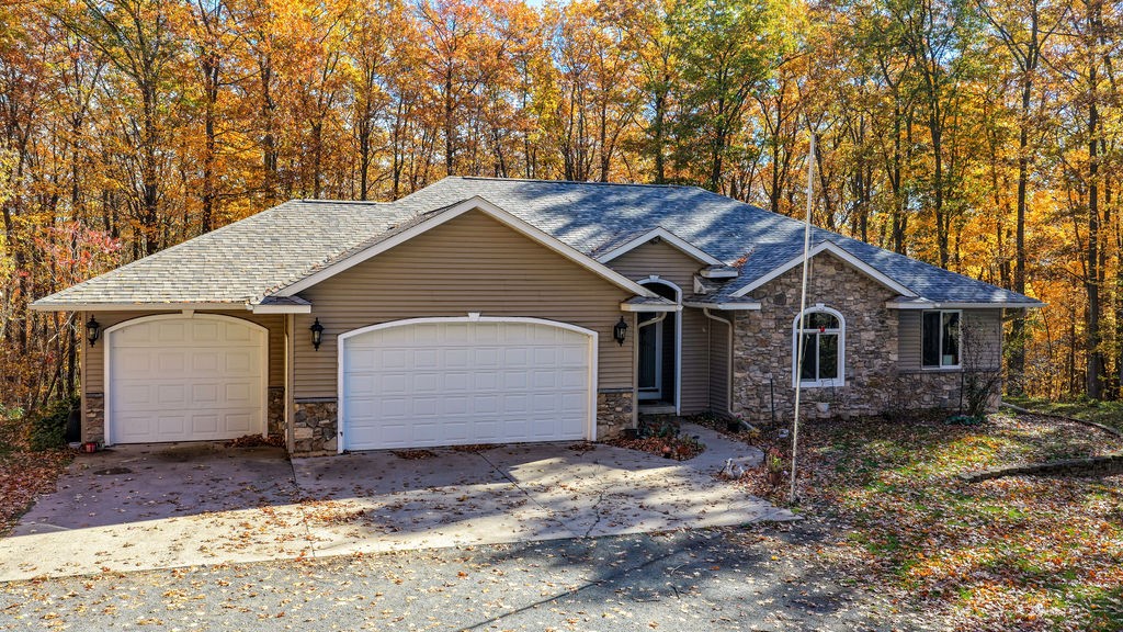 N4433 Forest Creek Drive Property Photo 1