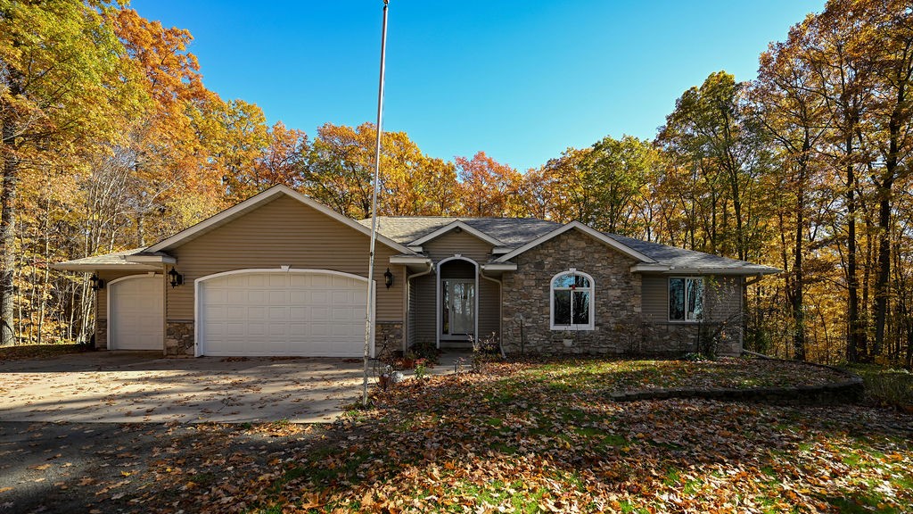 N4433 Forest Creek Drive Property Photo 3