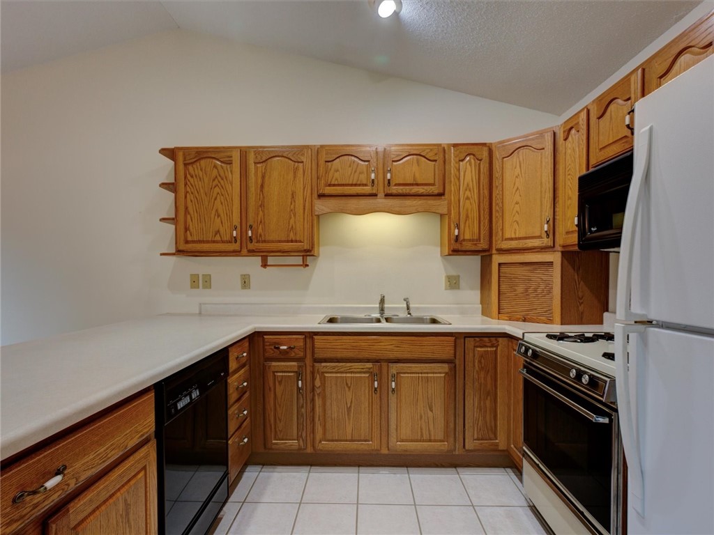 412 Lee Street A Property Photo 6