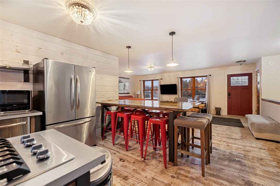 1525 6 1/2 Avenue Property Photo 6