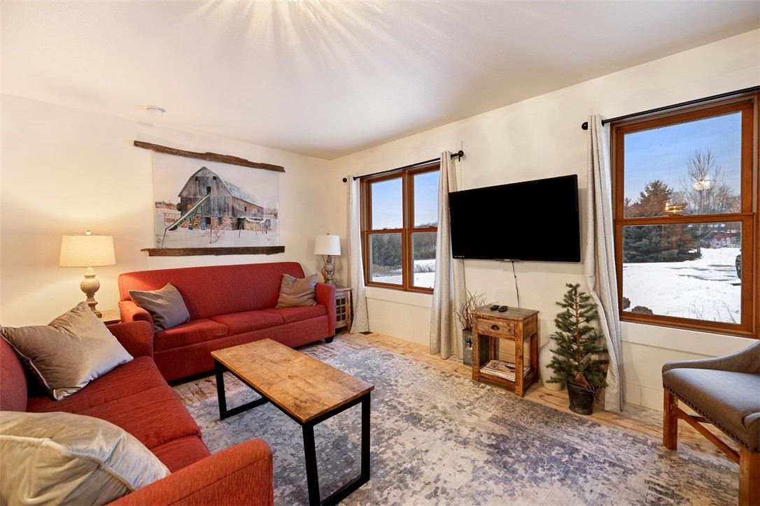 1525 6 1/2 Avenue Property Photo 9