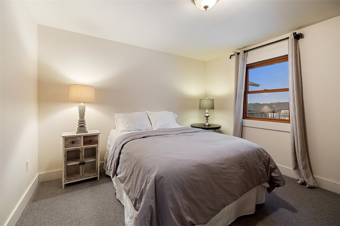 1525 6 1/2 Avenue Property Photo 10