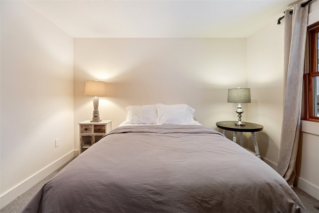 1525 6 1/2 Avenue Property Photo 11