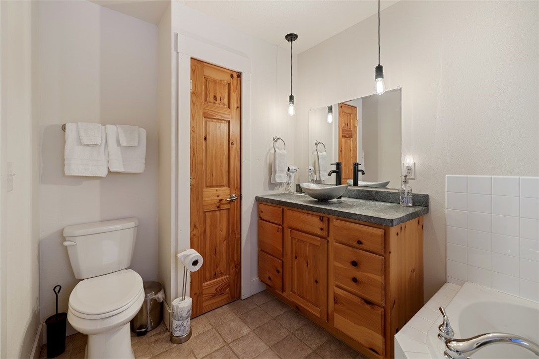 1525 6 1/2 Avenue Property Photo 15