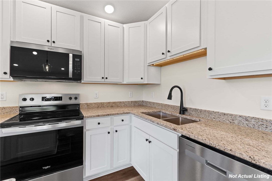 411 Finvold Street Property Photo 6