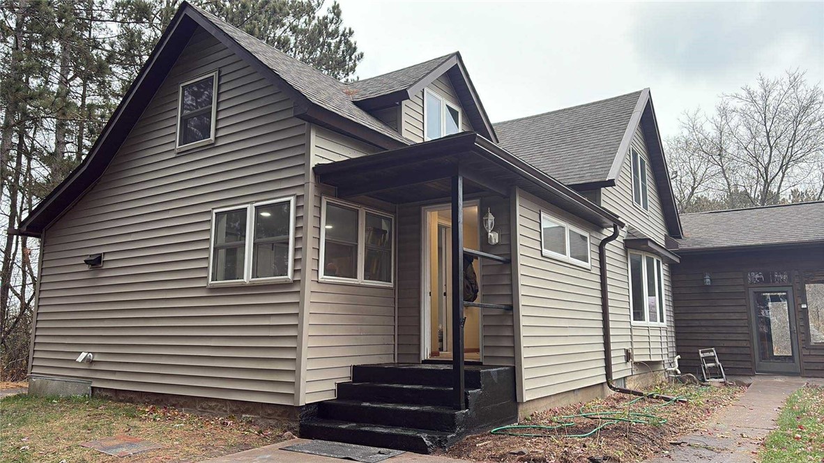 584 21 1/2 Avenue Property Photo 1