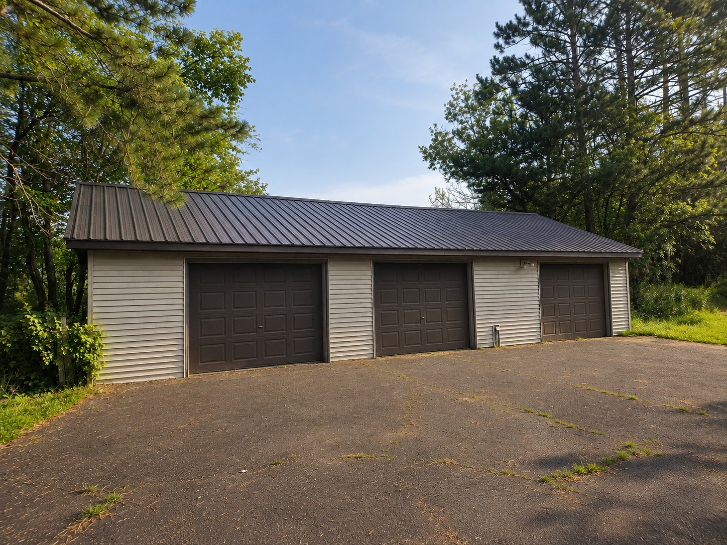 584 21 1/2 Avenue Property Photo 2