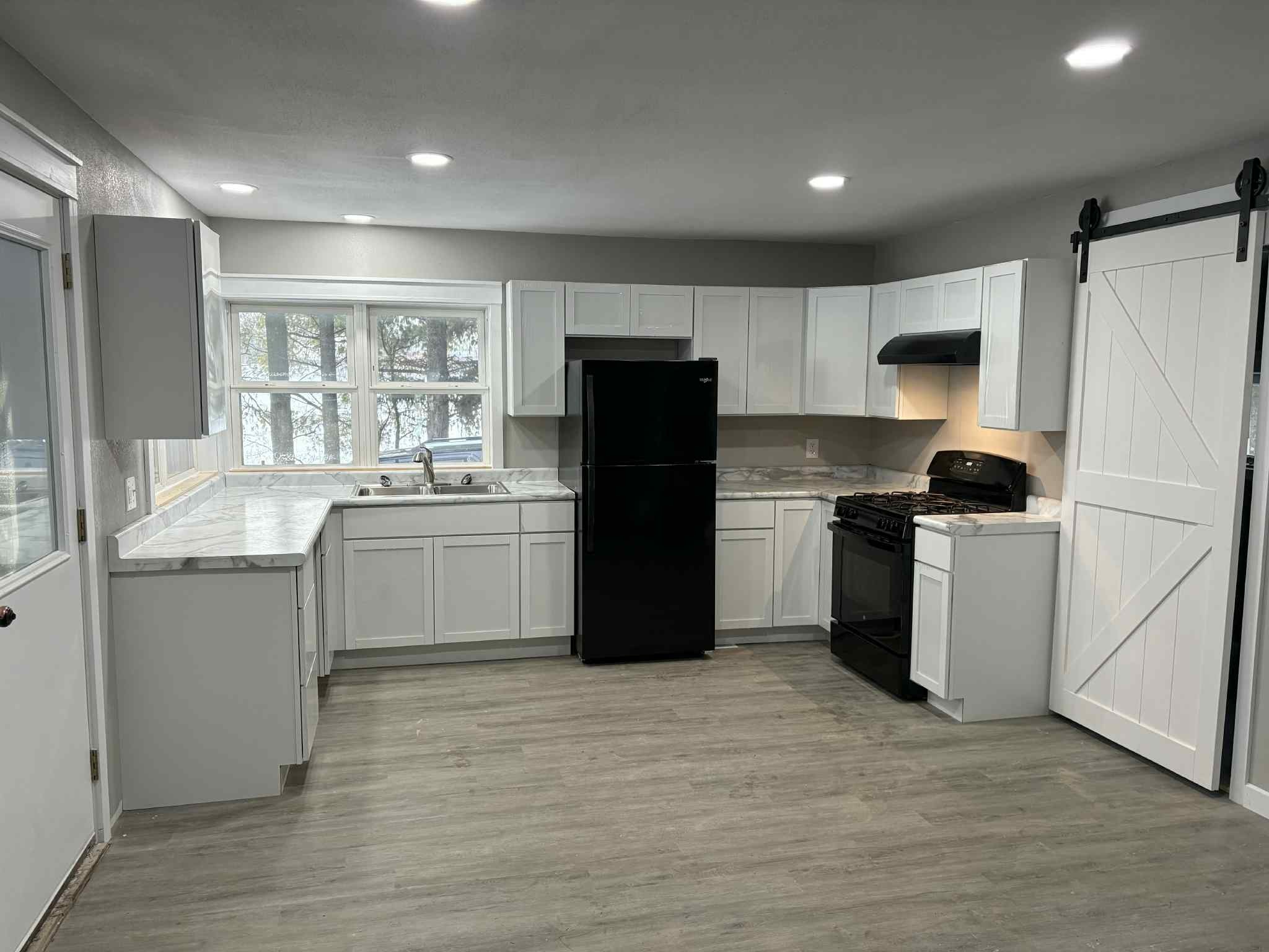 584 21 1/2 Avenue Property Photo 6