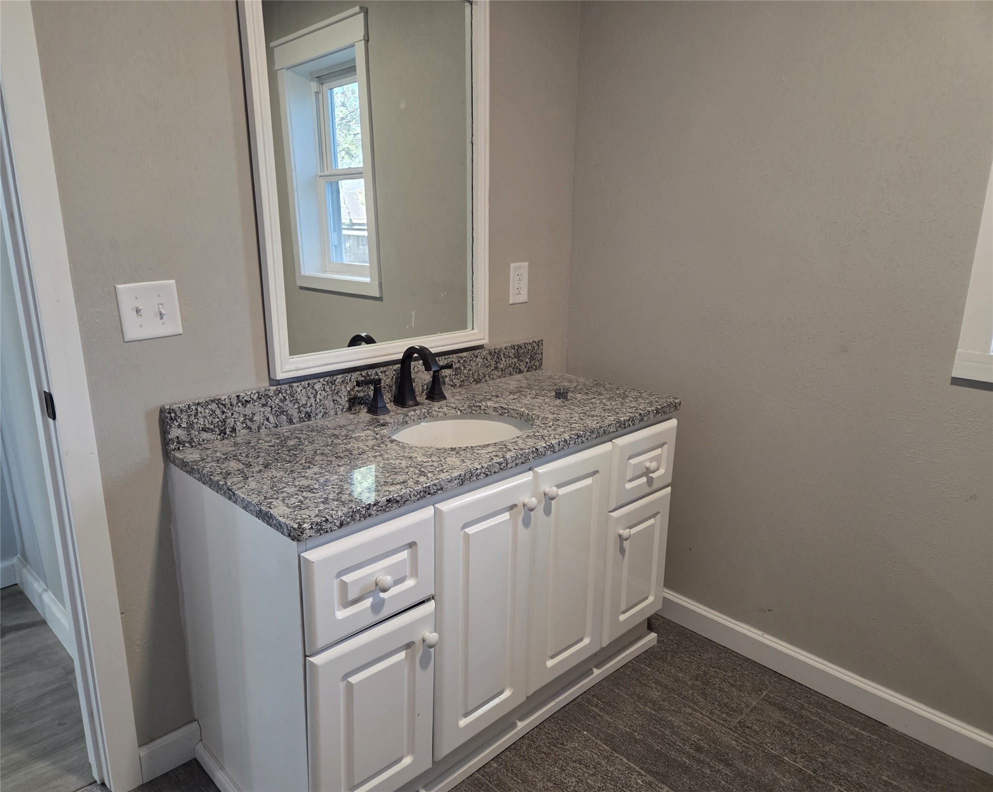 584 21 1/2 Avenue Property Photo 9