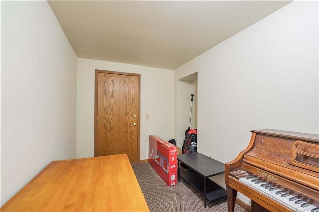 1010 S Farwell Street Property Photo 34