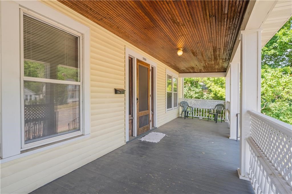 1010 S Farwell Street 1010 Property Photo 2