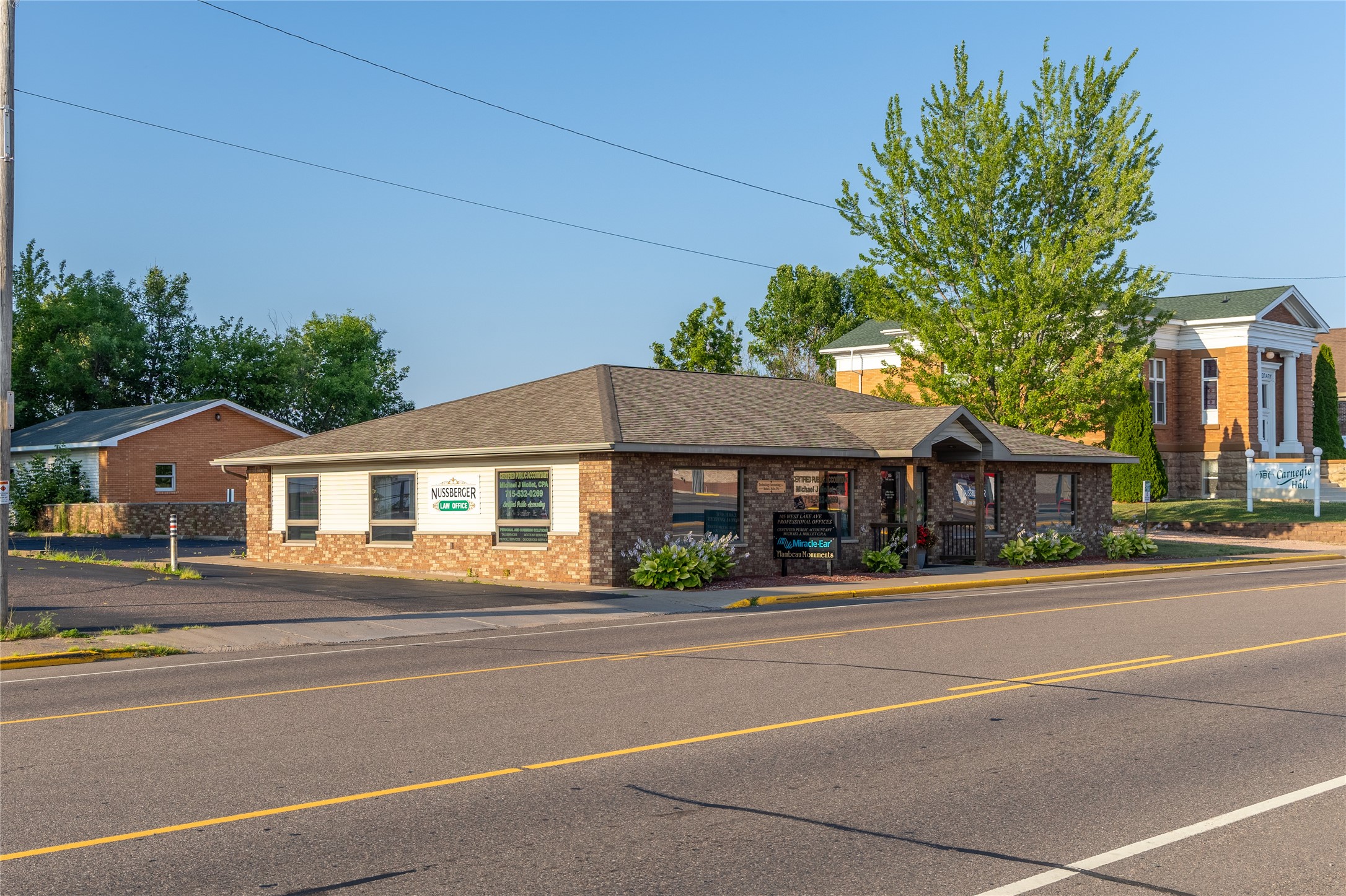 105 Lake Avenue W Property Photo 1