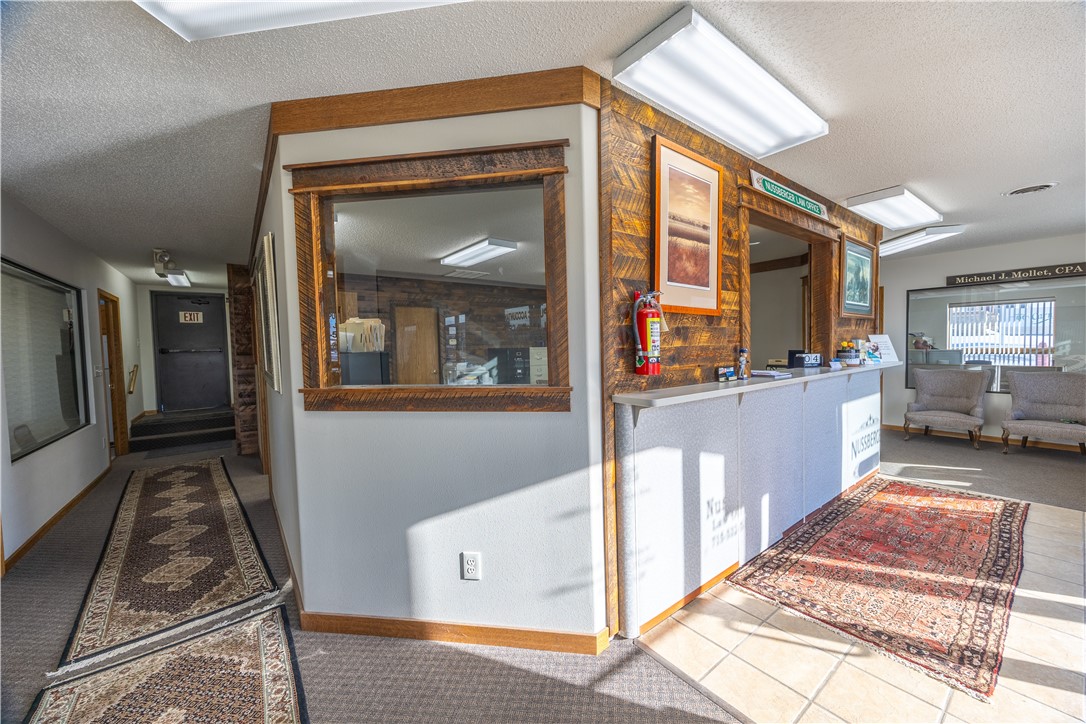105 Lake Avenue W Property Photo 5