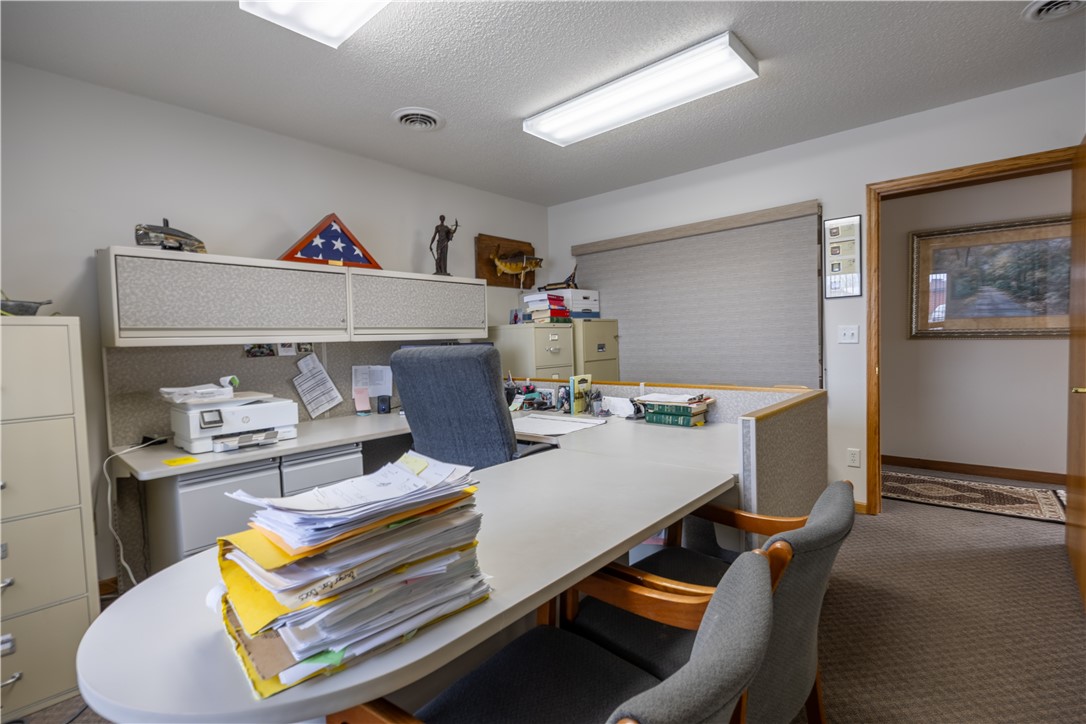 105 Lake Avenue W Property Photo 13