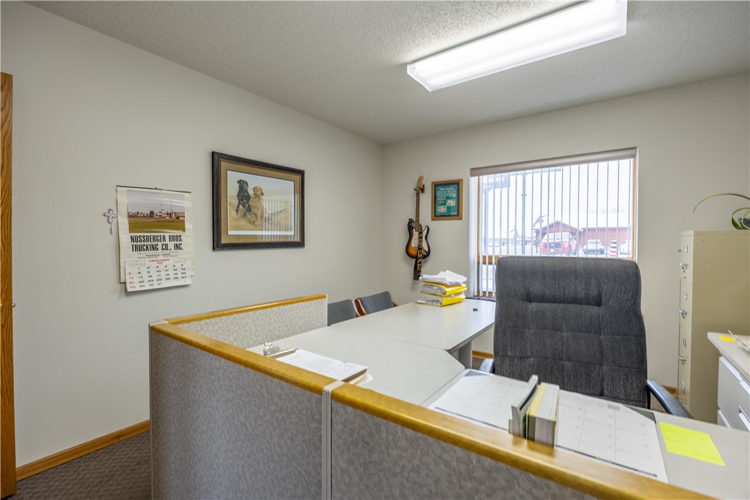 105 Lake Avenue W Property Photo 14