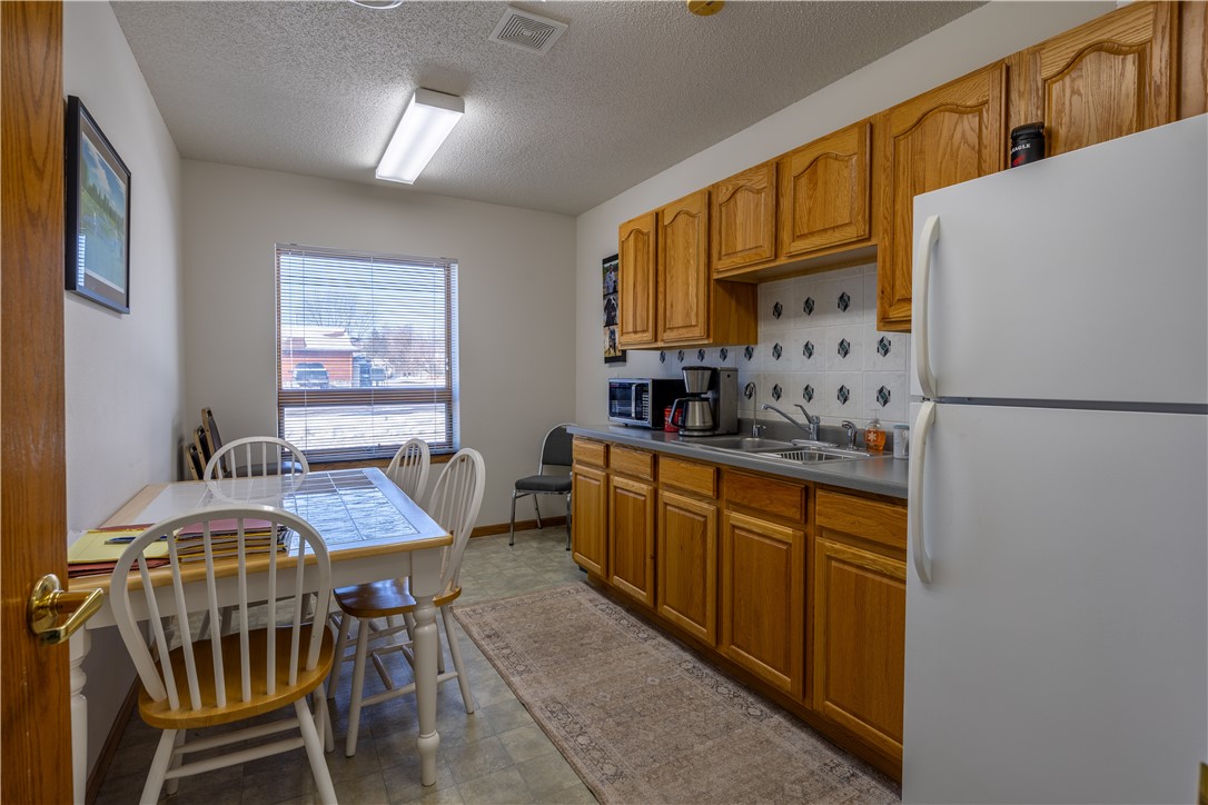 105 Lake Avenue W Property Photo 15