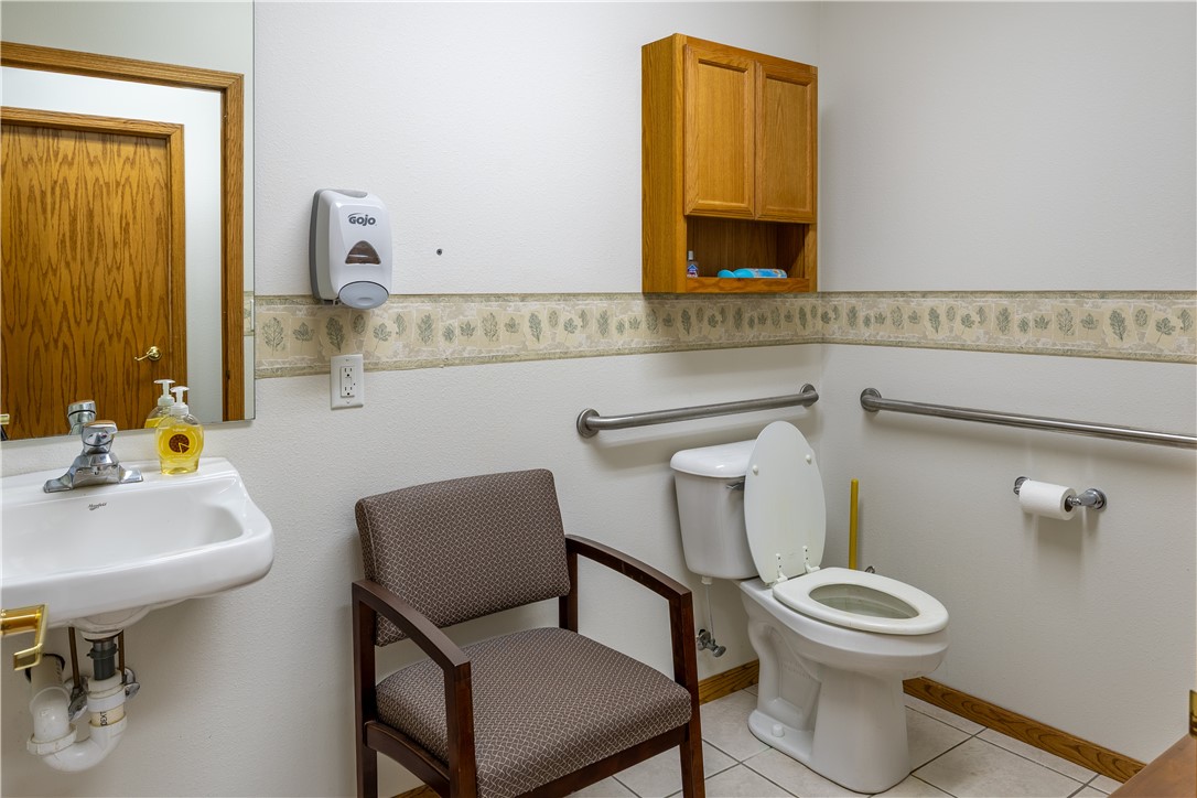 105 Lake Avenue W Property Photo 16