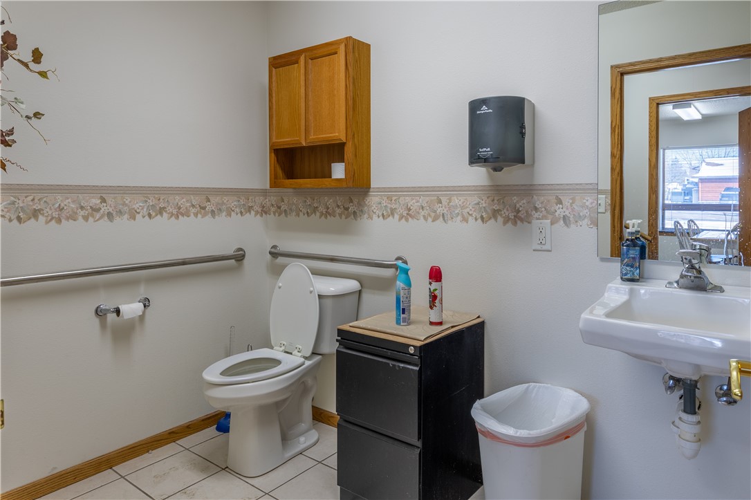 105 Lake Avenue W Property Photo 17