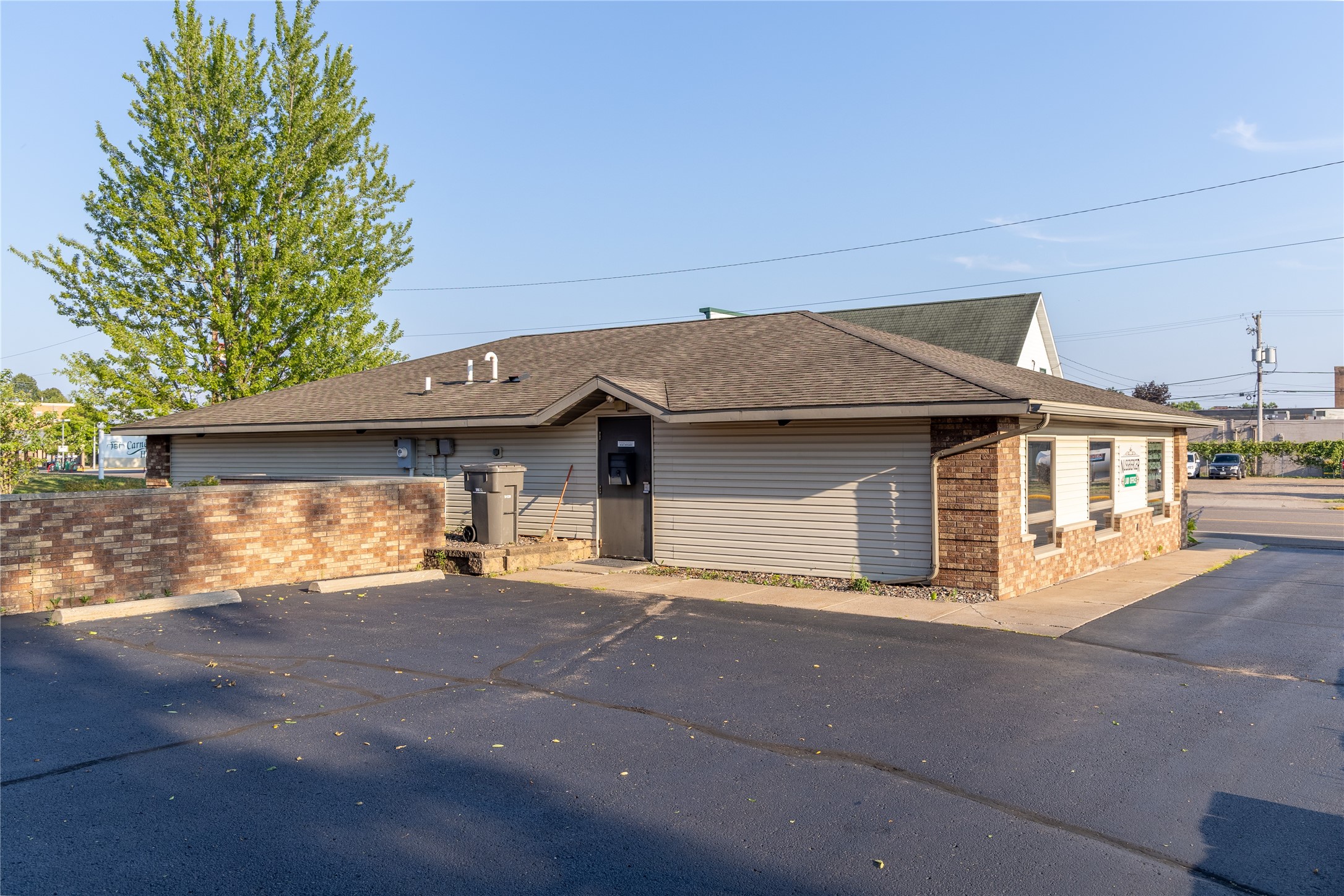105 Lake Avenue W Property Photo 20