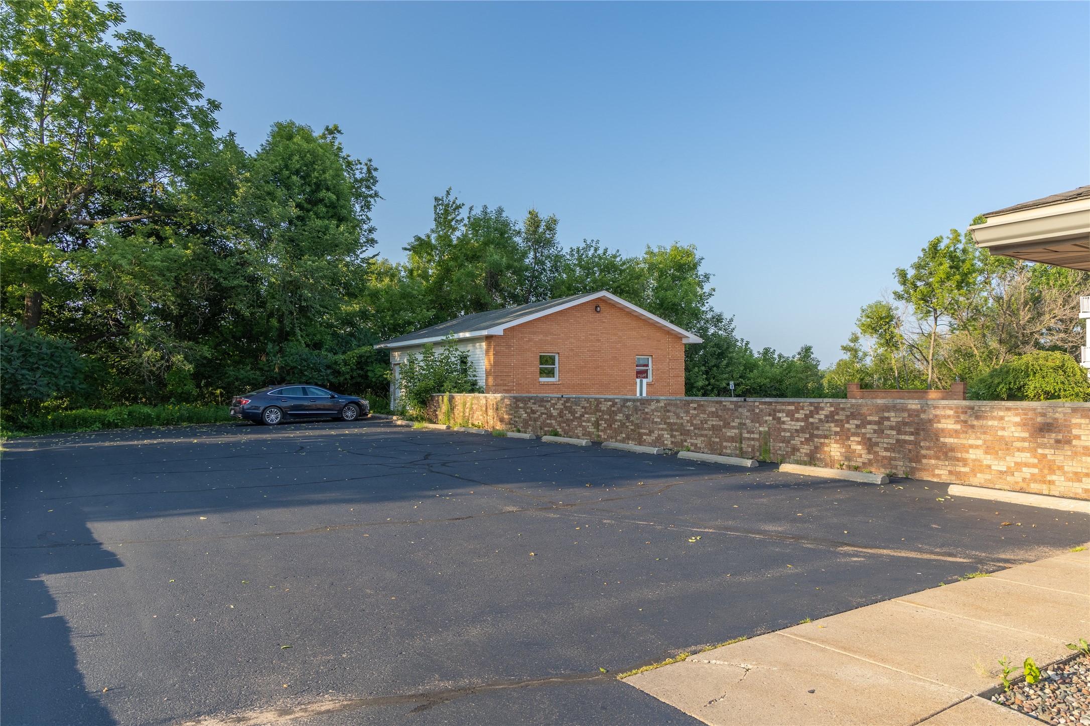 105 Lake Avenue W Property Photo 21