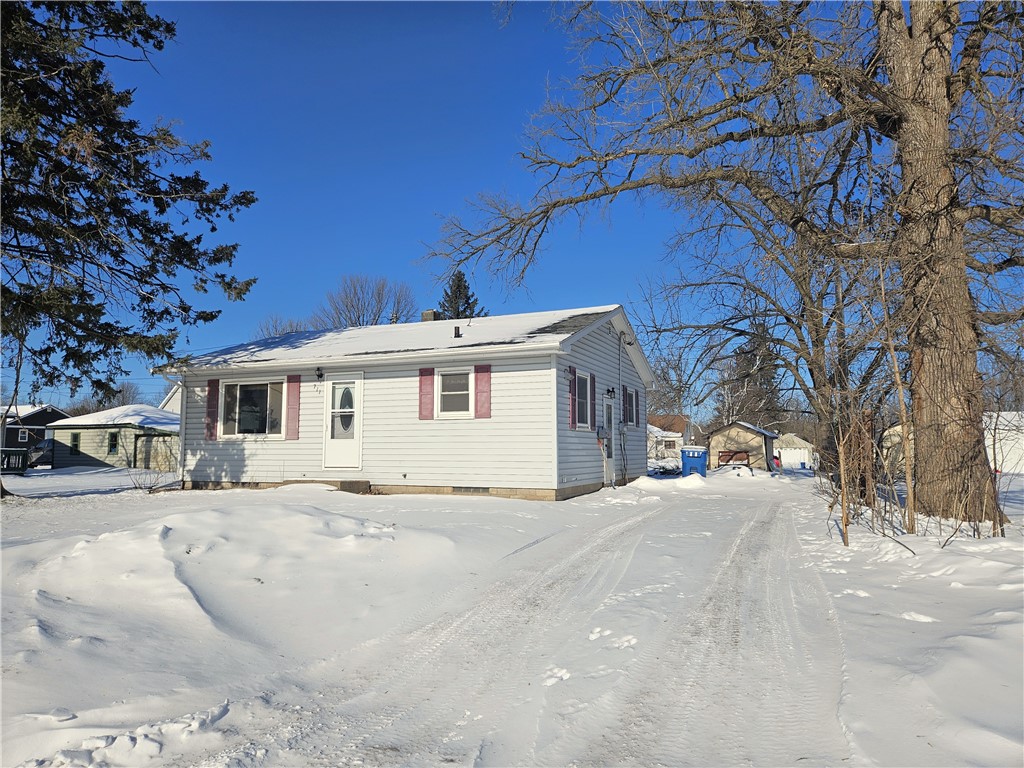 711 Lee Street Property Photo 1