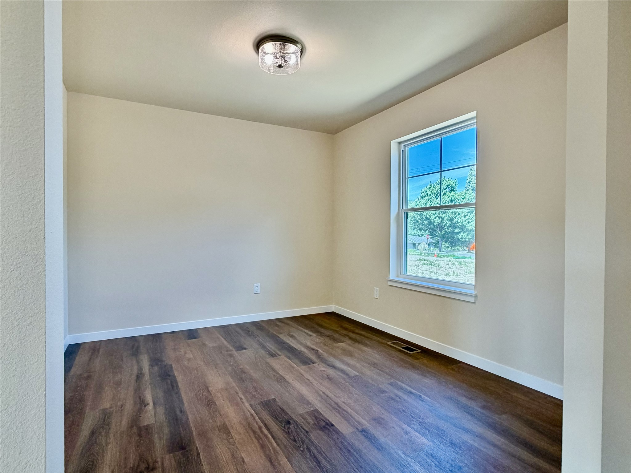 1353 Knapp Street Property Photo 5