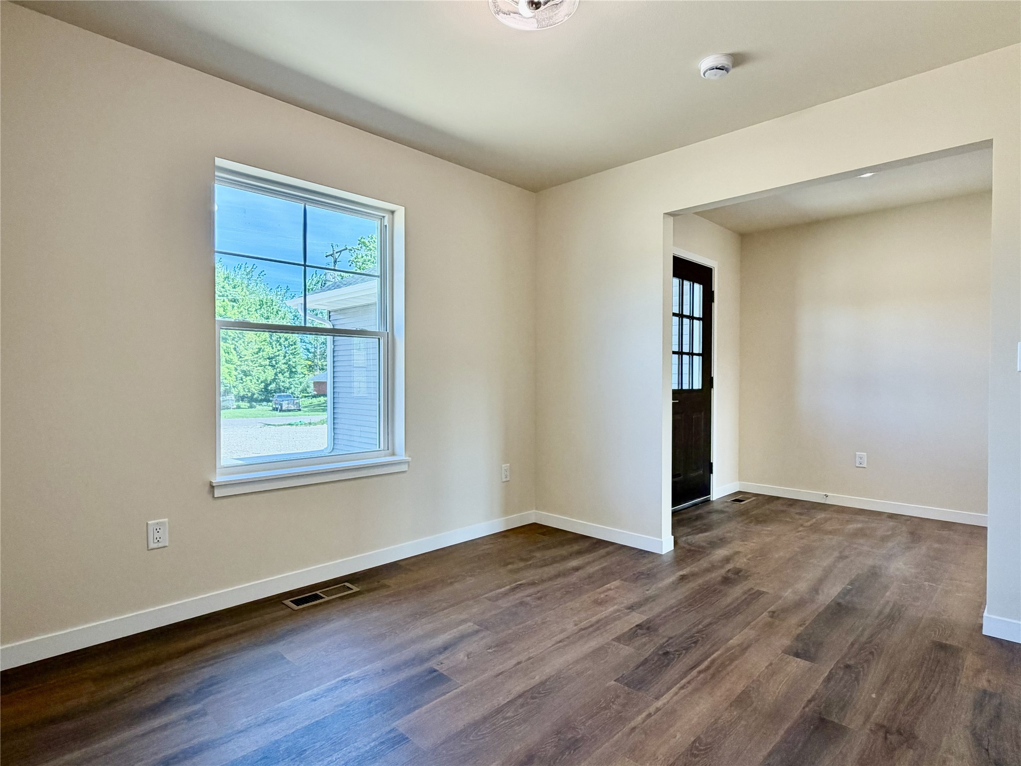 1353 Knapp Street Property Photo 6