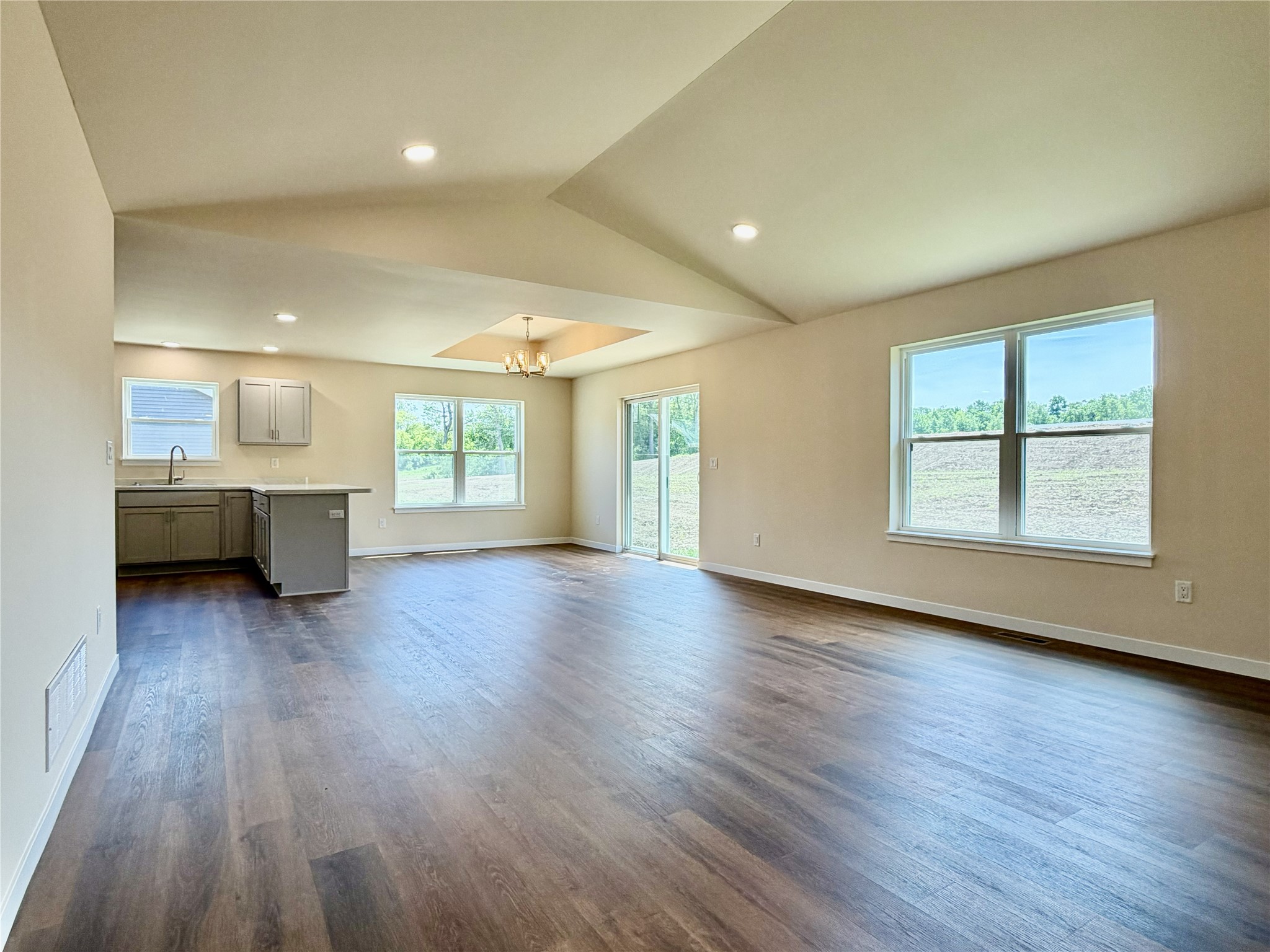 1353 Knapp Street Property Photo 8