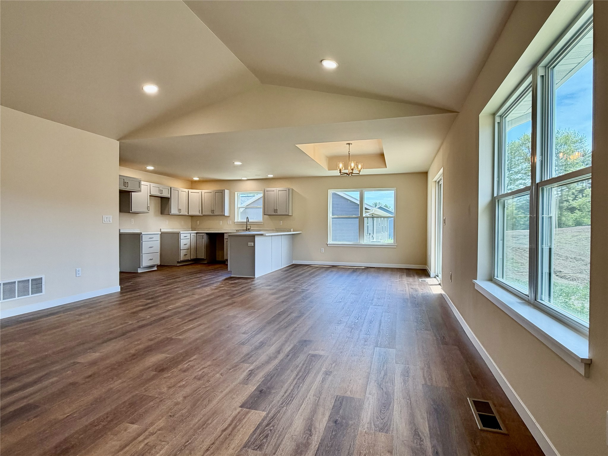 1353 Knapp Street Property Photo 9