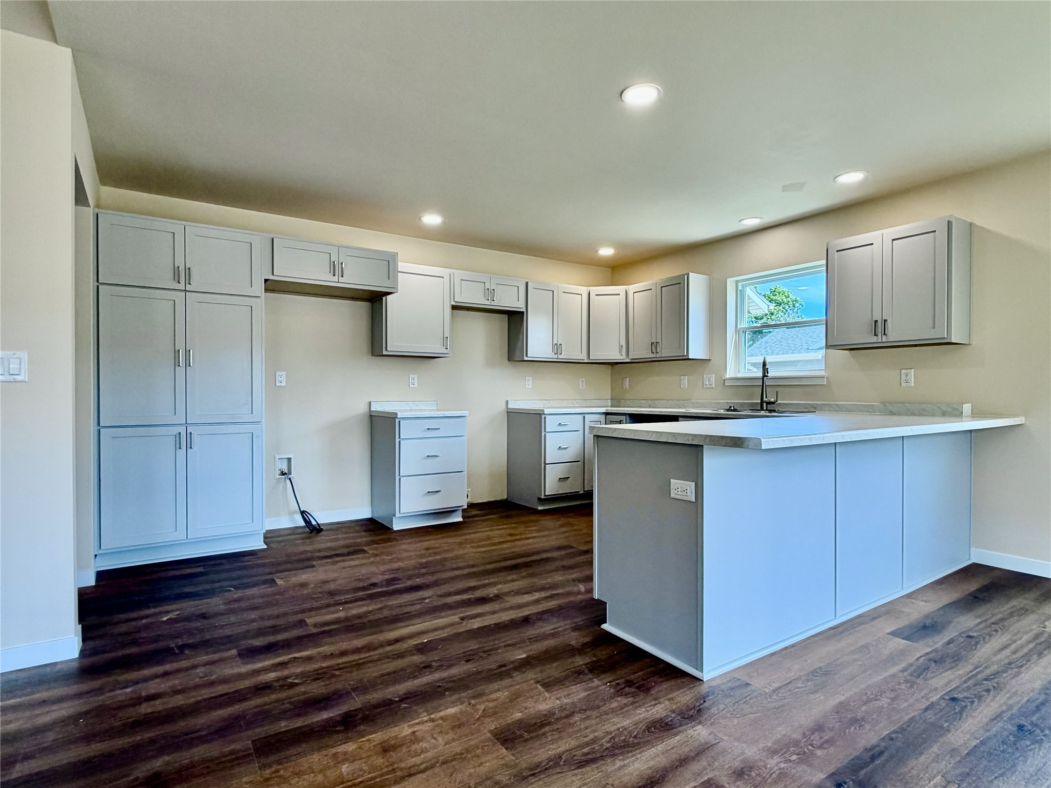 1353 Knapp Street Property Photo 13
