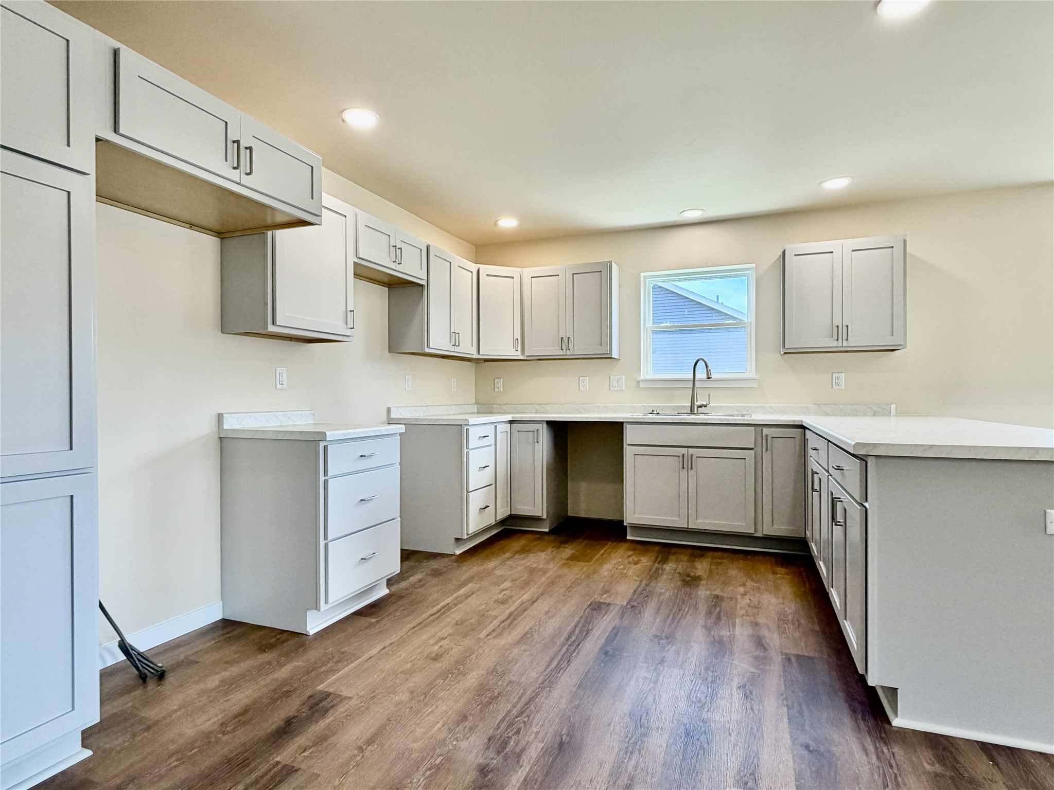 1353 Knapp Street Property Photo 15