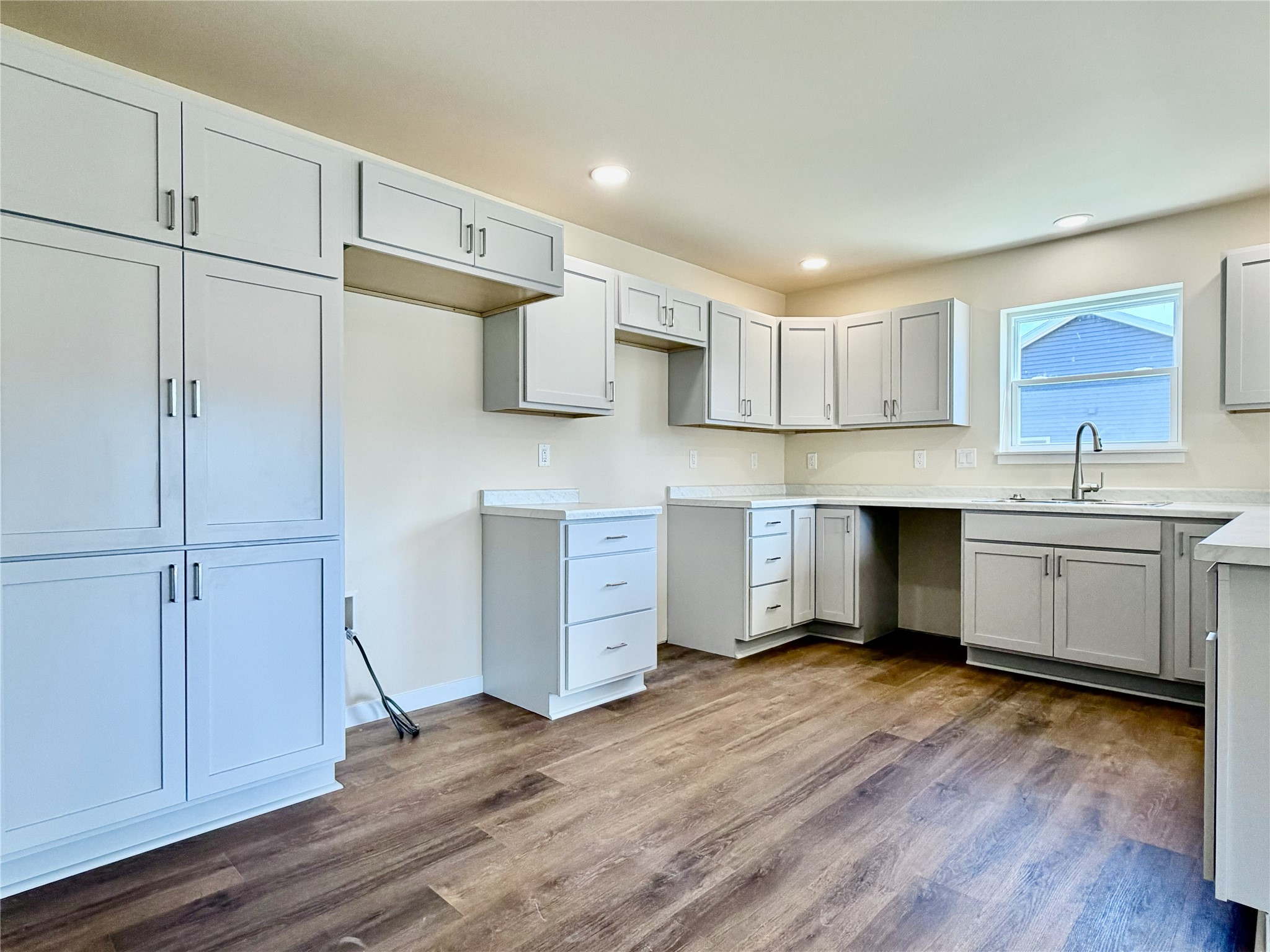 1353 Knapp Street Property Photo 16