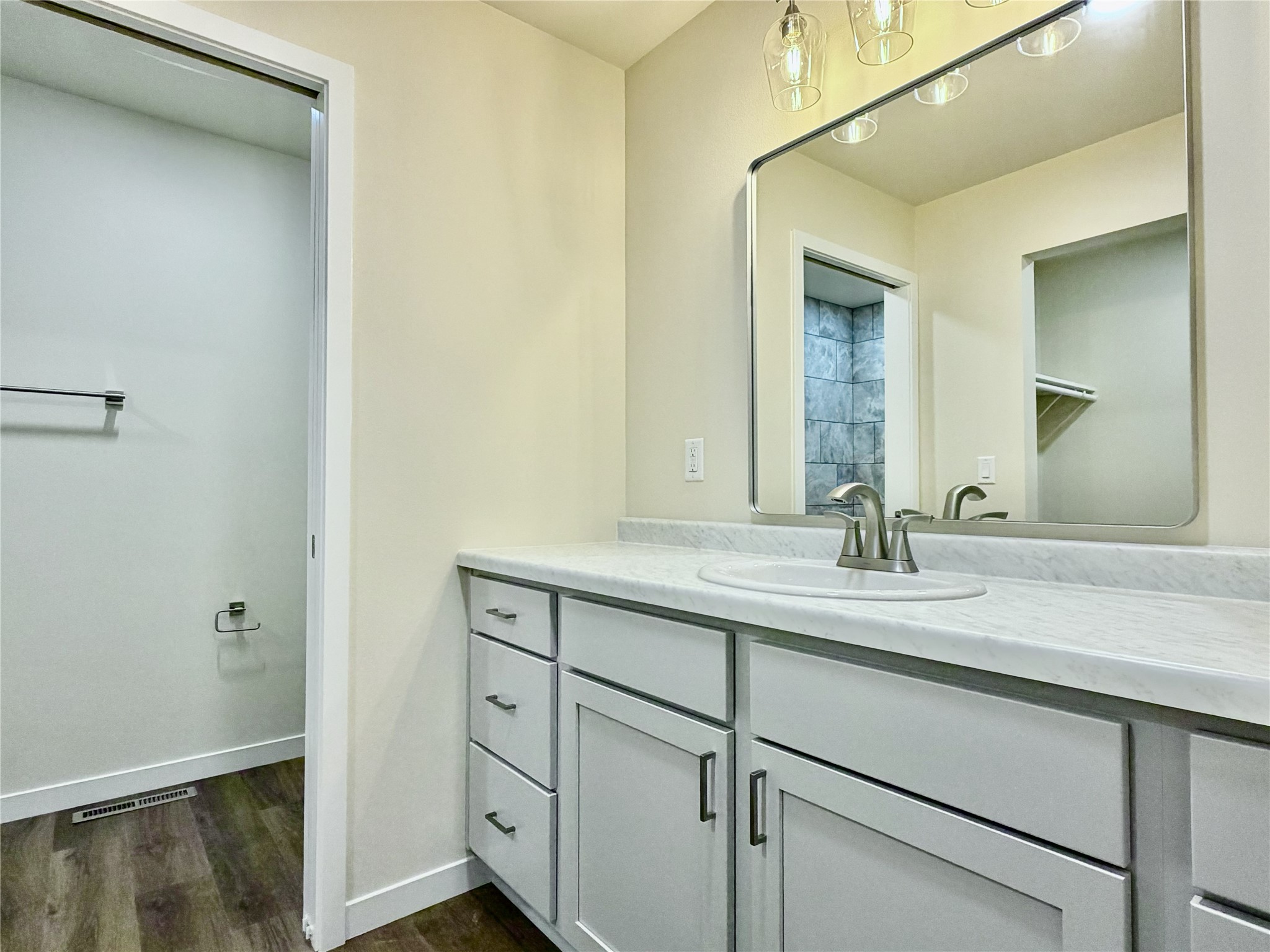 1353 Knapp Street Property Photo 20
