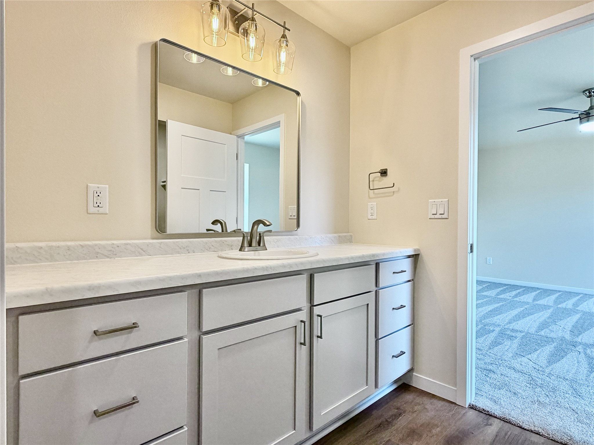 1353 Knapp Street Property Photo 21